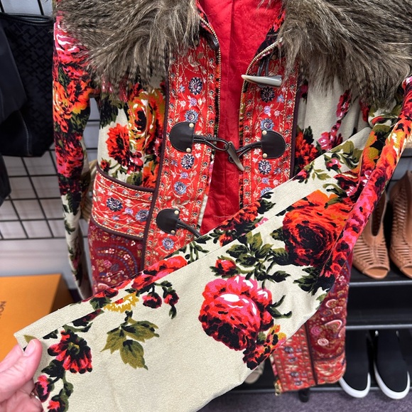 Anthropologie Elevenses Rare Karelia Velvet Embroidered Coat Jacket Red Size 2 - Picture 3 of 4